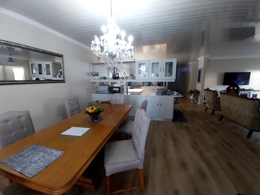 3 Bedroom Property for Sale in Van Riebeeck Park Western Cape